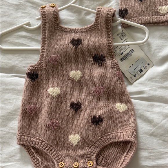 Zara Adorable Heart Pattern Baby Set- NWT - size 1-3 months - Picture 2 of 4